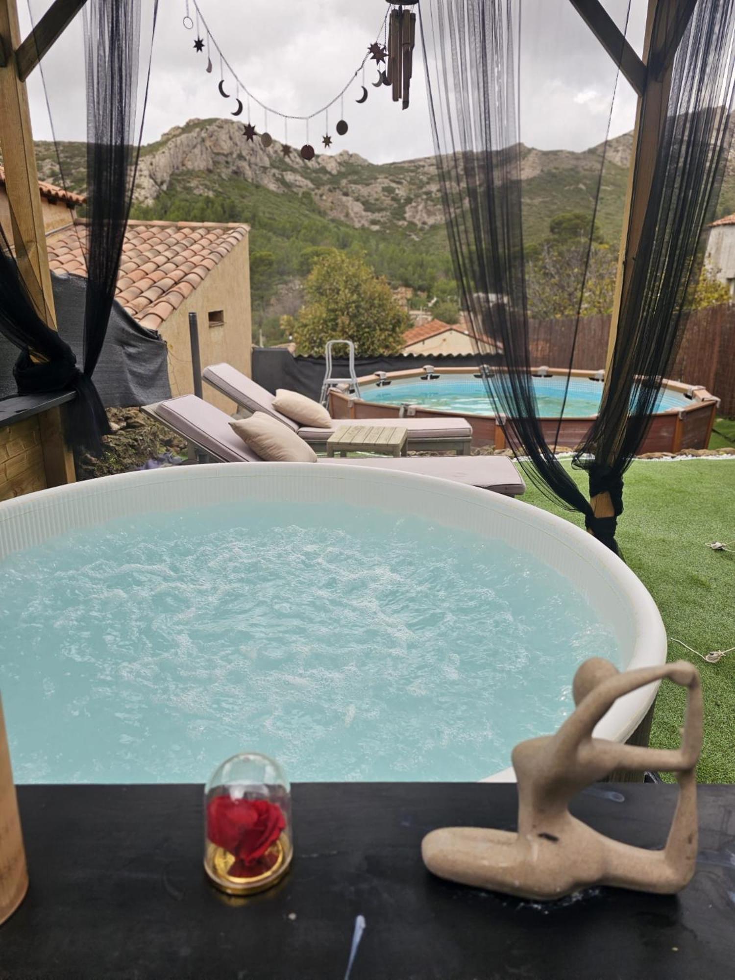Le Nid Des Calanques Et Son Jacuzzi Lejlighed Marseille Eksteriør billede